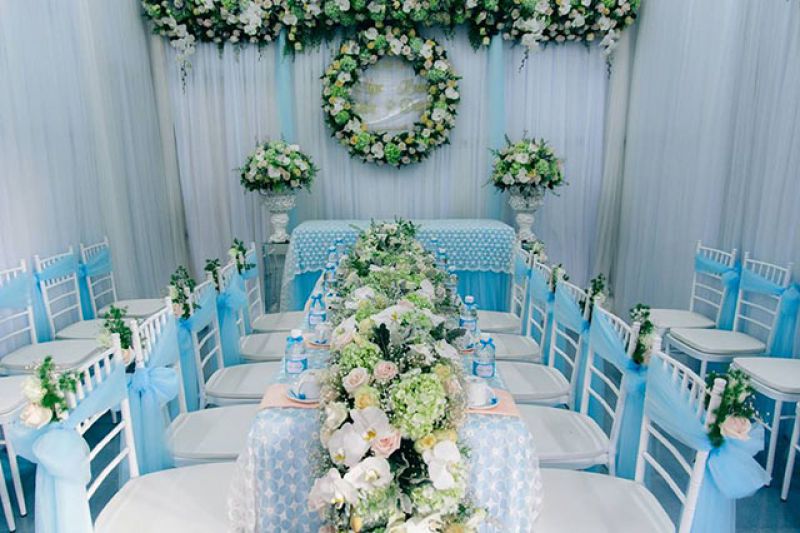 trang trí tiệc cưới màu xanh dương