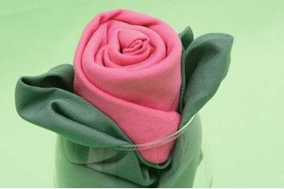 Cách xếp khăn ăn hình hoa hồng ấn tượng, xinh xắn cho bàn tiệc đẹp