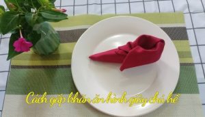 Cách Gấp Khăn Ăn Giày Chú Hề Đơn Giản Và Siêu Đáng Yêu Cho Bàn Tiệc
