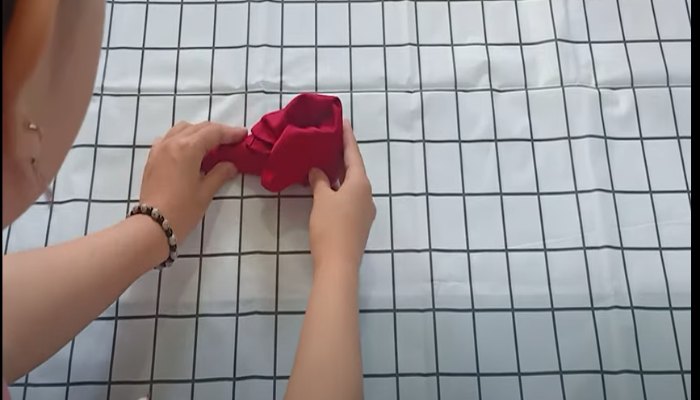 Ứng dụng của khăn ăn hình giày chú hề trong trang trí
