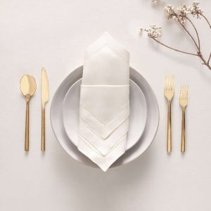 Cách gấp khăn napkin cà rốt siêu dễ thương