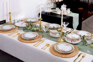 Khăn Trải Bàn Trắng - Bí Mật Của Sự Sang Trọng Vĩnh Cửu