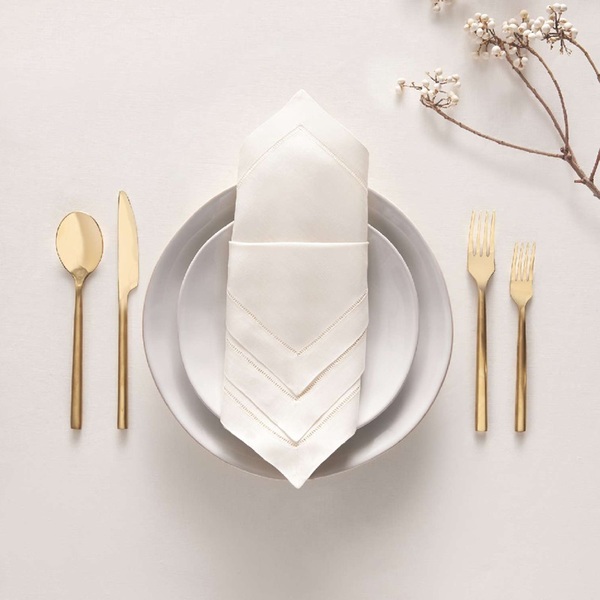 Cách gấp khăn napkin hình chiếc giường như thế nào?