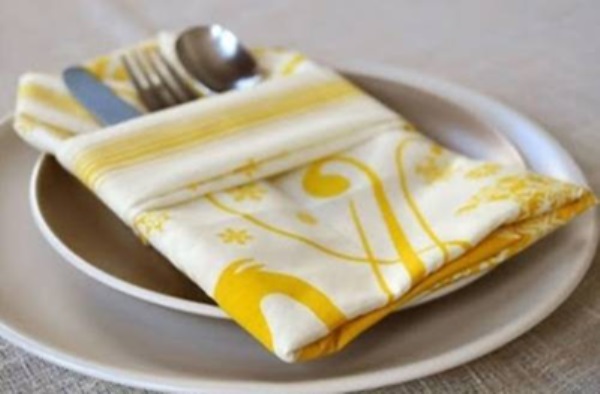 Quy trình gấp khăn napkin hình chiếc giường