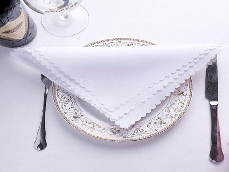 Màu trắng gợi cảm giác sạch sẽ và vệ sinh
