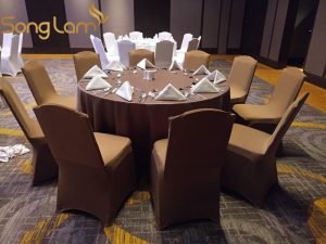 Nên Chọn Áo Ghế Vải Co Giãn Hay vải gấm