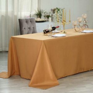 Khăn trải bàn là một chi tiết tưởng chừng nhỏ nhưng lại đóng vai trò quan trọng trong việc tạo nên không gian sang trọng và chuyên nghiệp