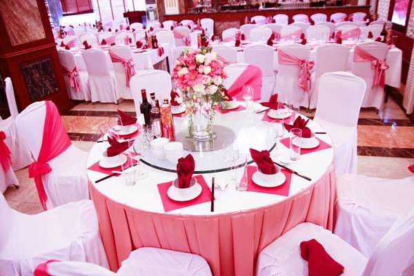 Vì sao những chiếc áo ghế là chi tiết quan trọng trong tiệc cưới?