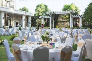 Bí Quyết Chọn Chất Liệu Vải Áo Ghế Phù Hợp Ngoài Trời