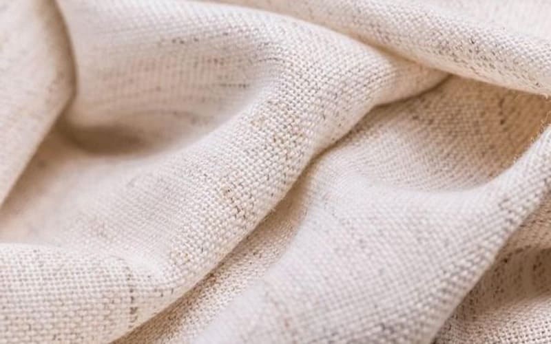 Vải canvas nổi bật với độ dày dặn, chắc khỏe, có khả năng chịu lực tốt và rất khó bị rách trong quá trình sử dụng