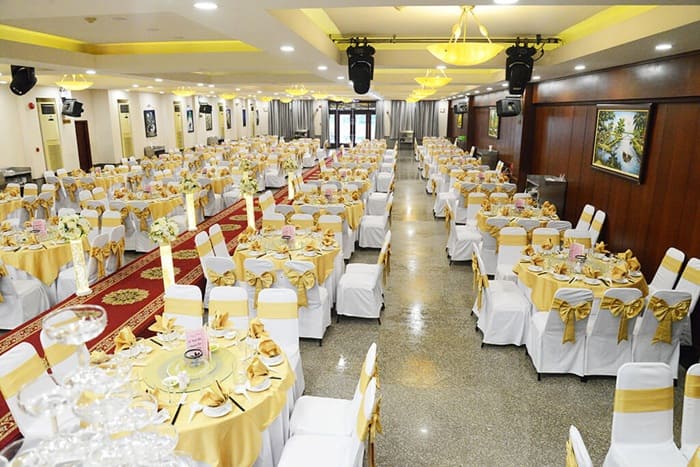 Cách bọc áo ghế nhà hàng đơn giản