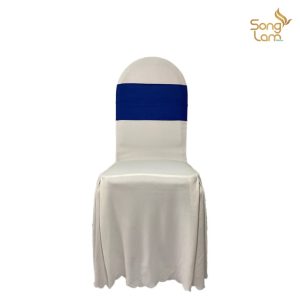 Nhiều nhà hàng mắc sai lầm khi chọn áo ghế có màu sắc quá rực rỡ hoặc họa tiết quá cầu kỳ, dẫn đến tổng thể không gian rối mắt.