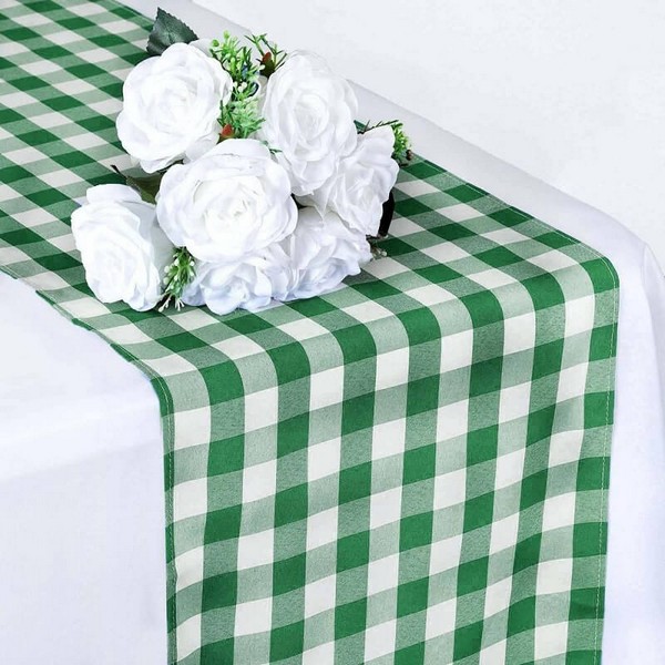 Table runner ngày nay còn được nhiều gia đình sử dụng để làm đẹp bàn ăn
