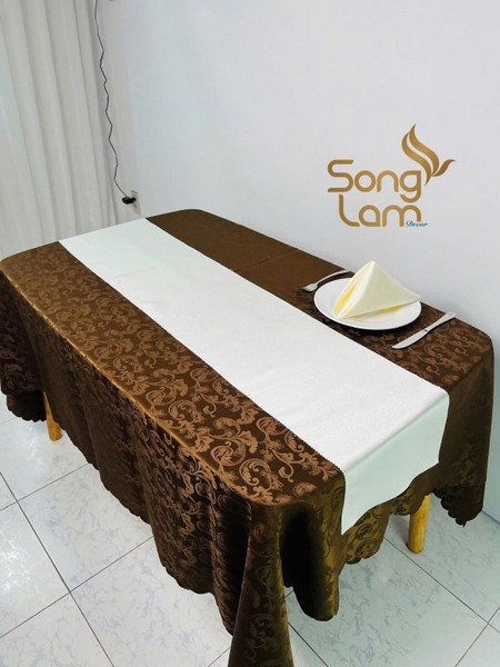 Table runner vải polyester