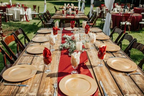 Table runner là loại khăn trang trí được đặt dọc theo chiều dài của bàn