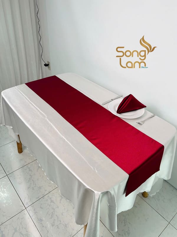 Gam màu nổi bật phù hợp với nhà hàng phong cách Châu Âu hoàng gia