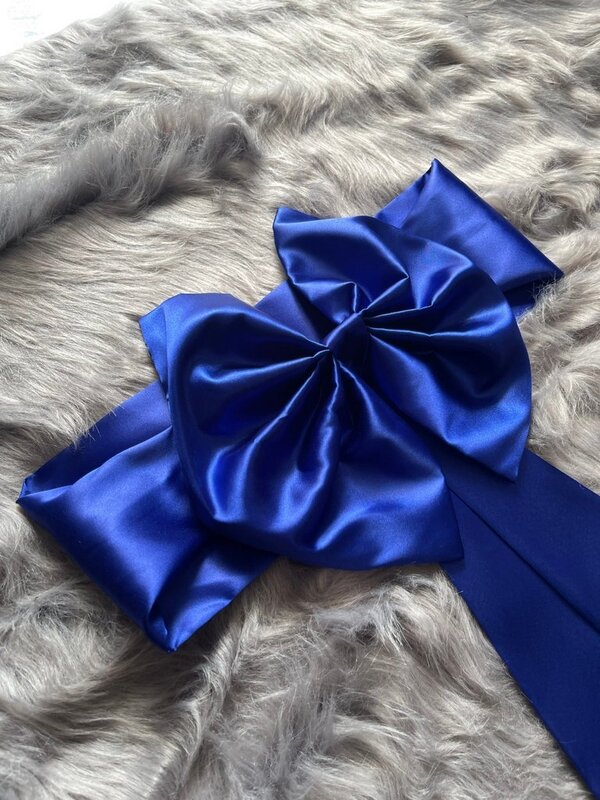 Vải satin mang đến sự sang trọng, bắt mắt cho không gian tiệc