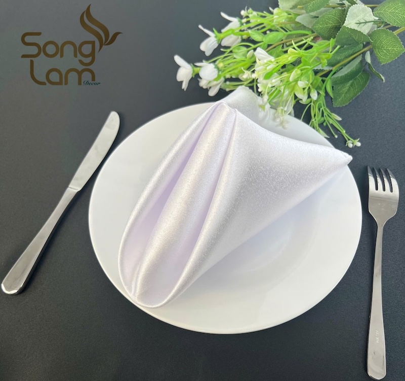 Mẹo trang trí khăn ăn cho bàn tiệc mùa lễ hội