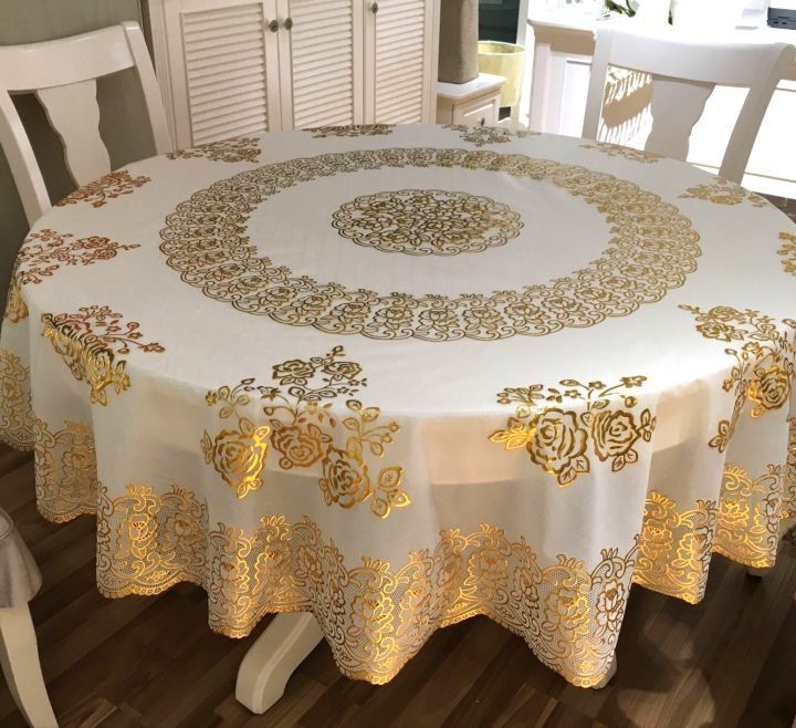 Khăn trải bàn nhựa khá dễ mua