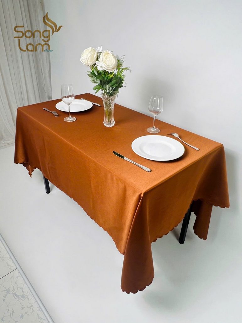 Mẹo xử lý khăn bàn bị phai màu tạm thời