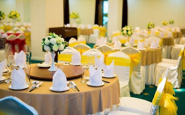 Khăn bàn nhà hàng nên giặt bao lâu một lần? Tần suất giặt khăn bàn nhà hàng lý tưởng