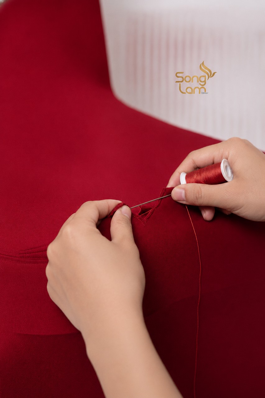 Bước 4: Kéo căng và siết chặt đường may