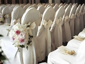 Vì sao vệ sinh áo ghế vải thun nhà hàng đòi hỏi quy trình đặc biệt? Cách làm sạch áo ghế vải thun nhà hàng như thế nào?