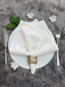 Vì sao việc bảo quản khăn ăn trắng đúng cách lại quan trọng?