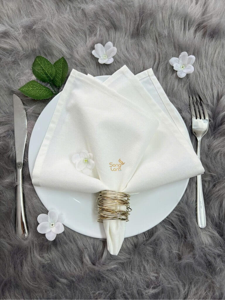 Khăn ăn vải mềm mại nâng cao trải nghiệm của thực khách.