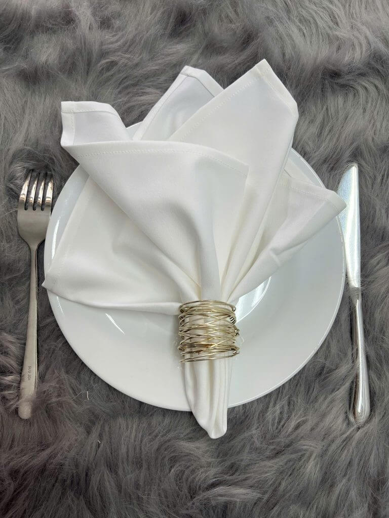 Đánh giá độ mềm mịn và độ dày của vải khi sờ