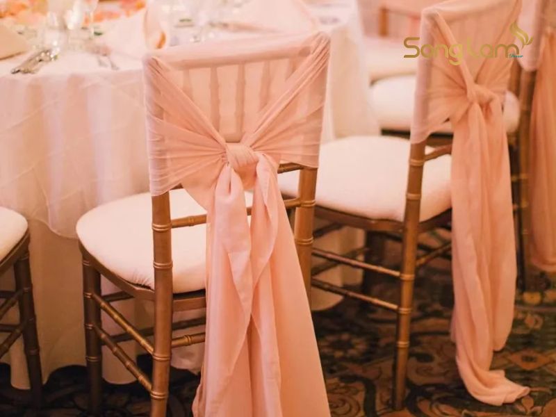Nơ ghế Chiavari bằng lụa và ren tinh tế
