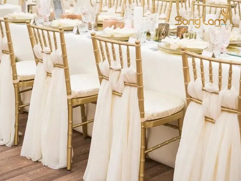 Cách chọn màu nơ ghế Chiavari theo sự kiện
