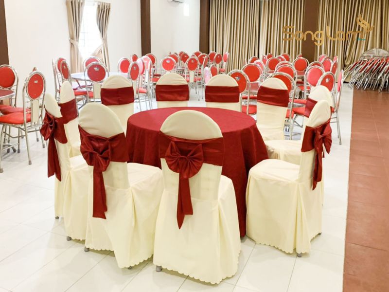 Bảng giá nơ ghế khách sạn tham khảo theo số lượng và chất liệu